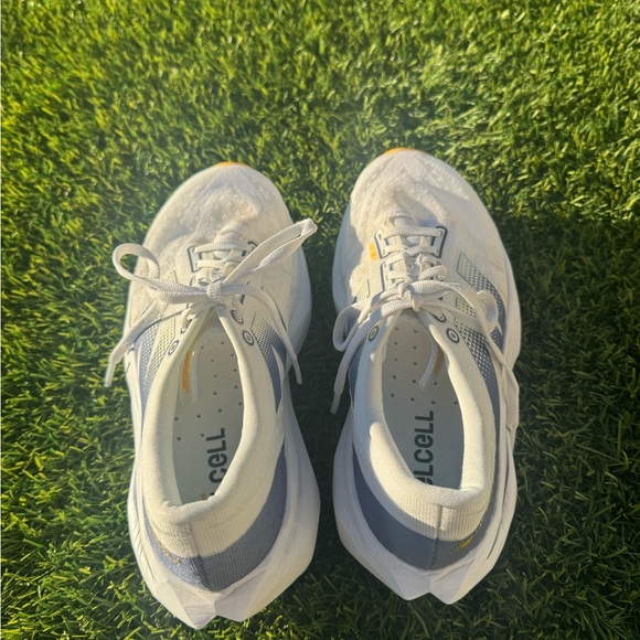 New Balance Women's FuelCell Rebel V4 'White Grey' WFCXCM4 Running Size 8.5 - Picture 4 of 6